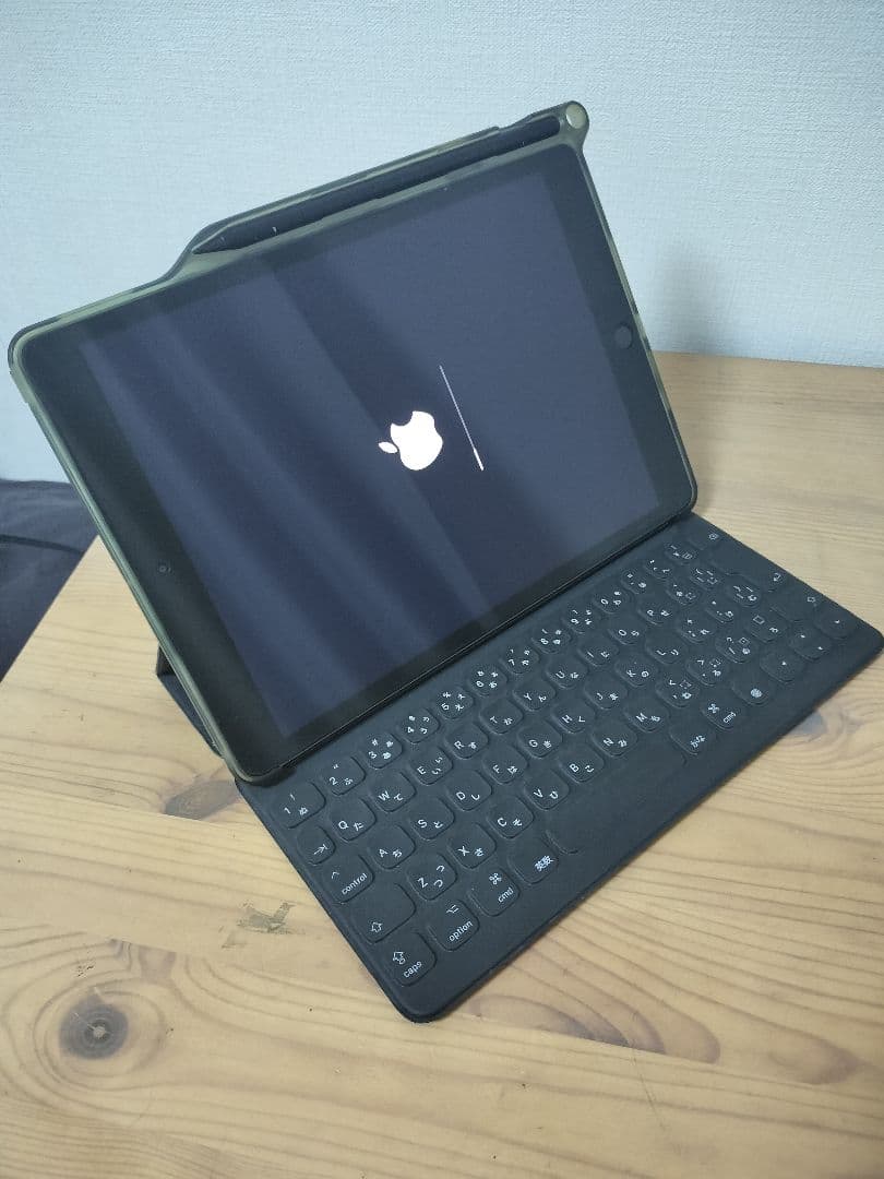 Apple iPad 32GB 第７世代　キーボード付き