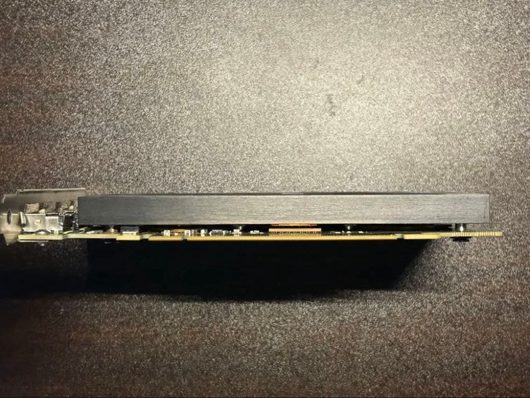 NVIDIA QUADRO NVS 450 Display Port 出力4系統