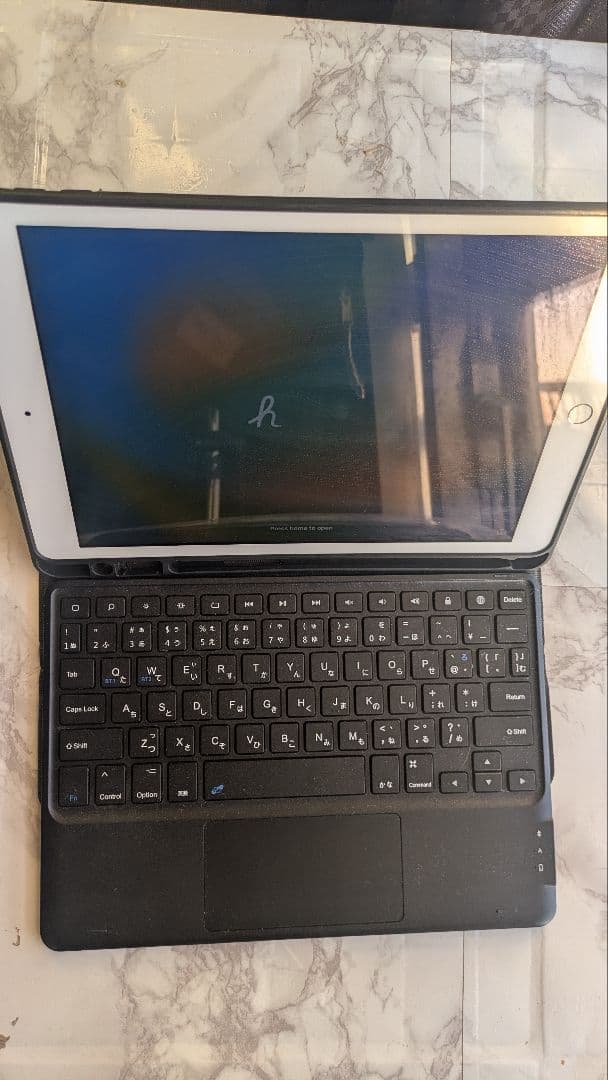 iPad第7世代32 GB キーボードと立てられるカバーもオマケします。