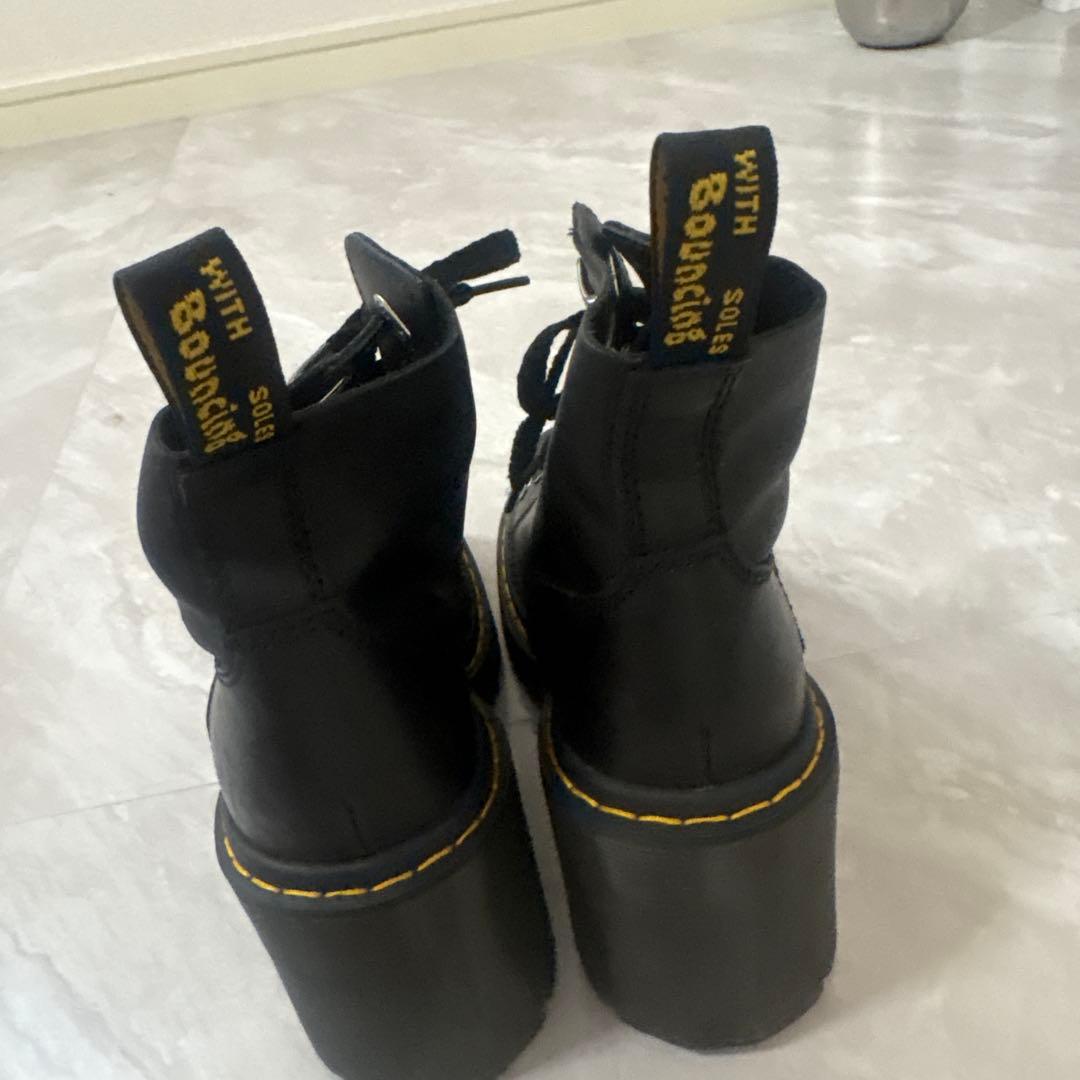 Dr.Martens JESY 6 タイ ブーツ