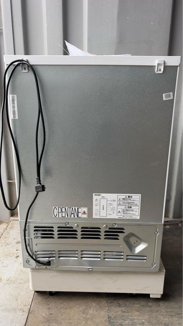 美品アイリスオーヤマIUSN-7A-W 24年型66L右開き