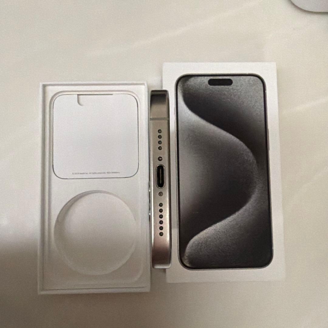 iPhone 15 Pro Max 256GB ホワイトチタニウム