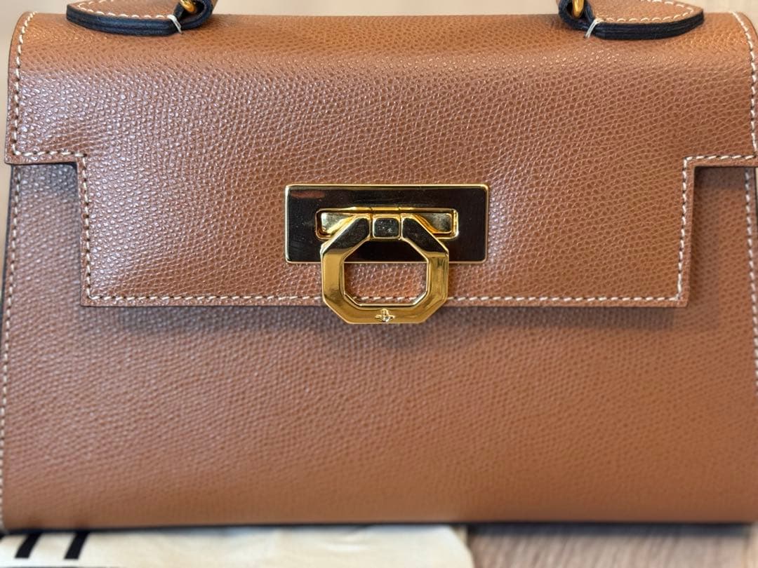 カルボッティ　グレタ　TAN