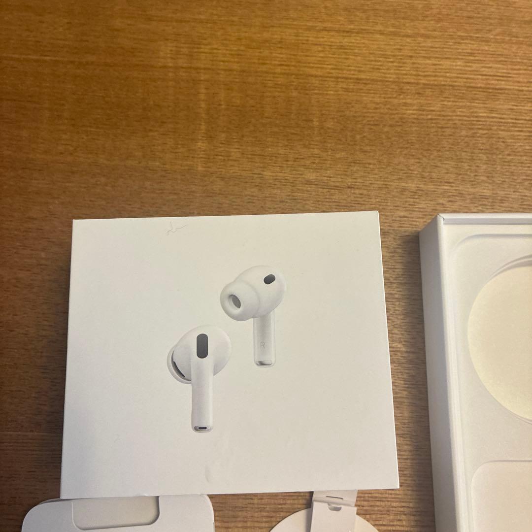 iPhone空箱とイヤホンとケーブル