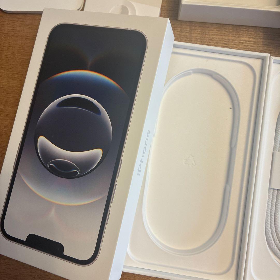 iPhone空箱とイヤホンとケーブル