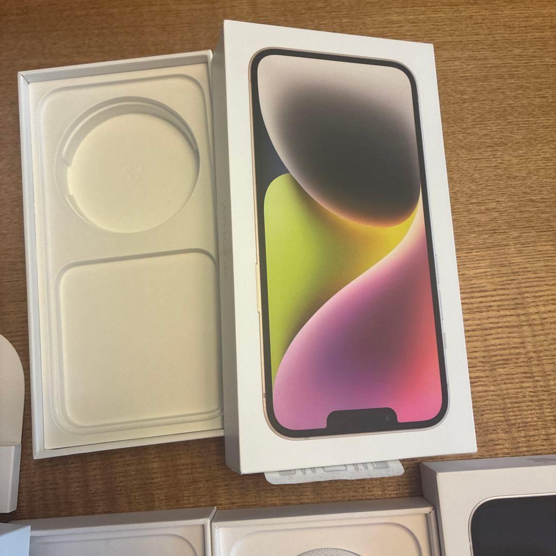 iPhone空箱とイヤホンとケーブル