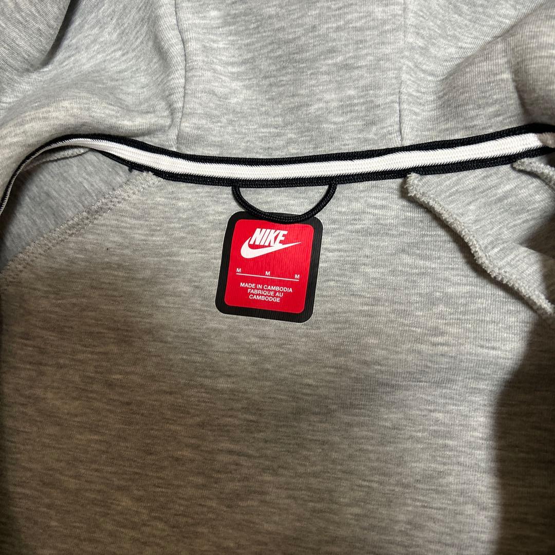 Nike テックフリース　上下セット パーカーM ズボンLサイズ。