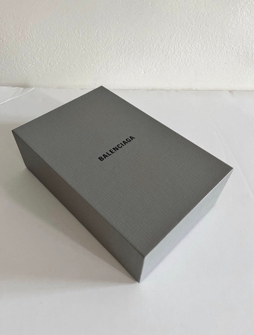 小物 balenciaga invitation spring 24