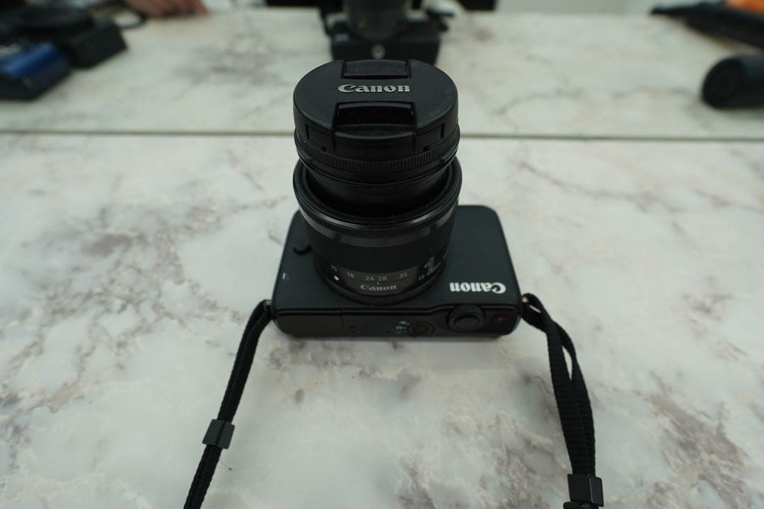 Canon ミラーレス一眼 ブラック 交換レンズ付き