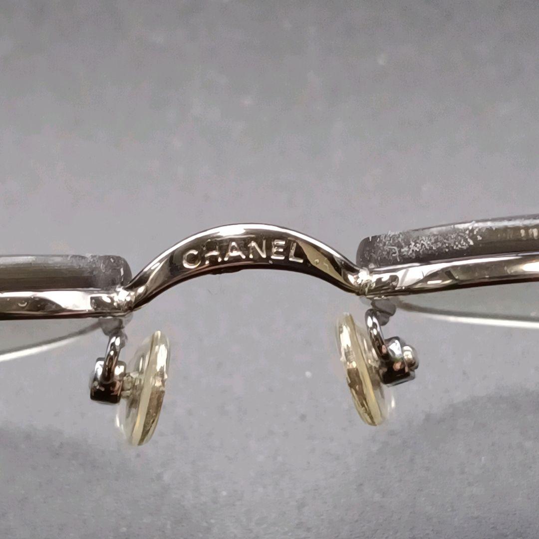 シャネル グラデーション サングラス ココマーク レザーチェーン リムレス