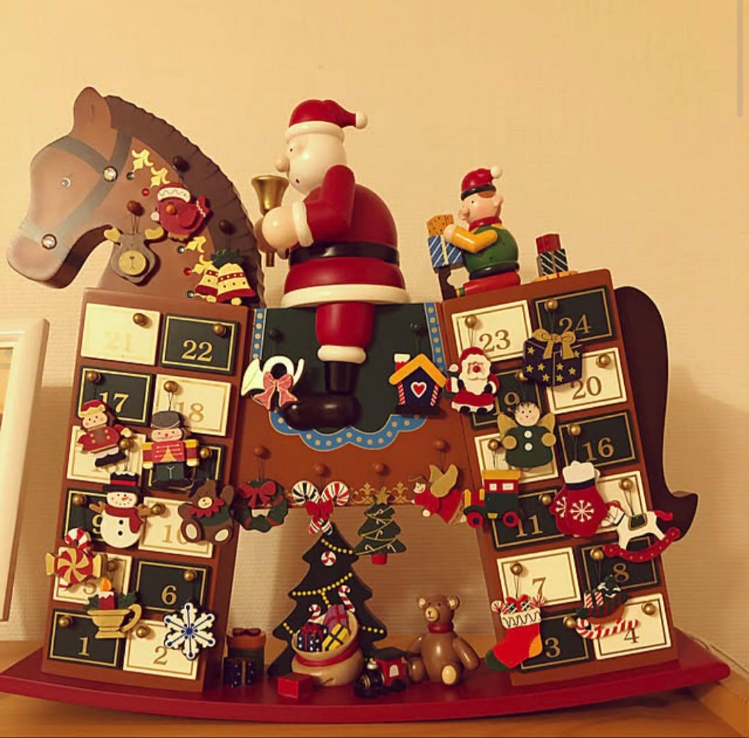 アドベントカレンダー コストコ　木製　サンタと馬