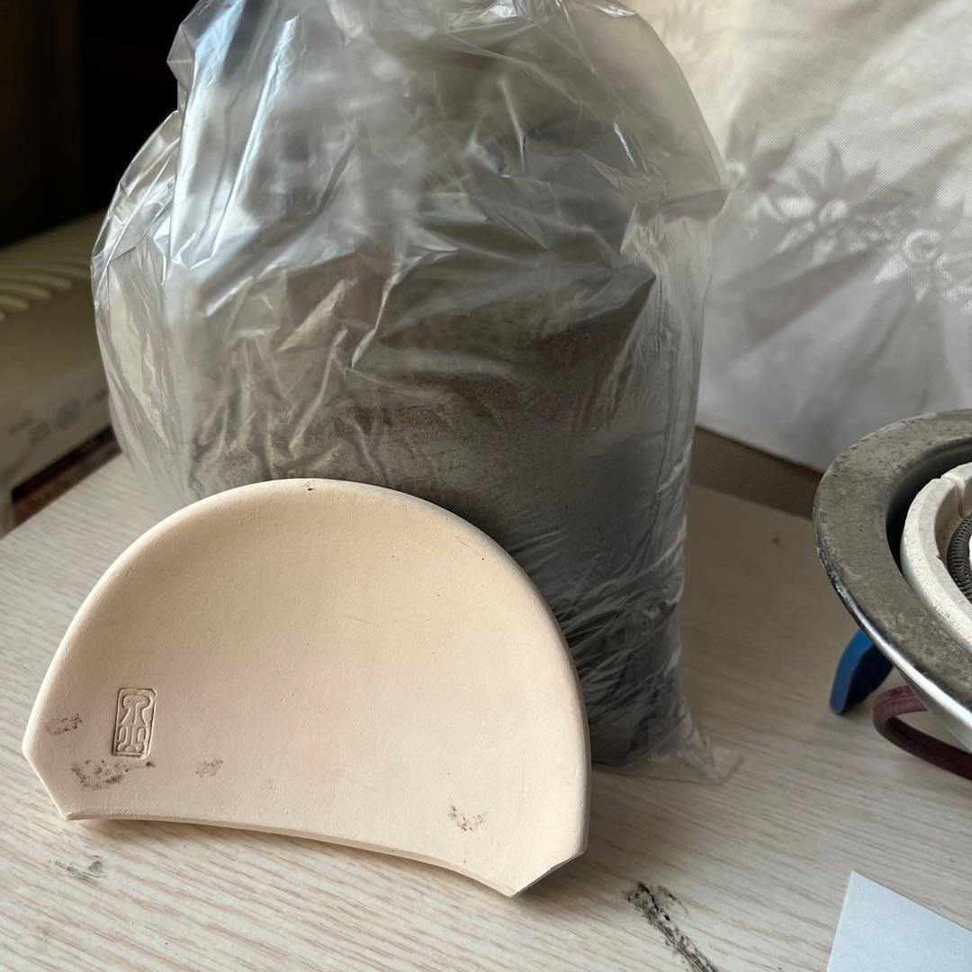 茶道具　風炉釜セット　美品鬼面切合風呂釜付き　鬼面風炉　電気炉付き　前瓦　灰付き