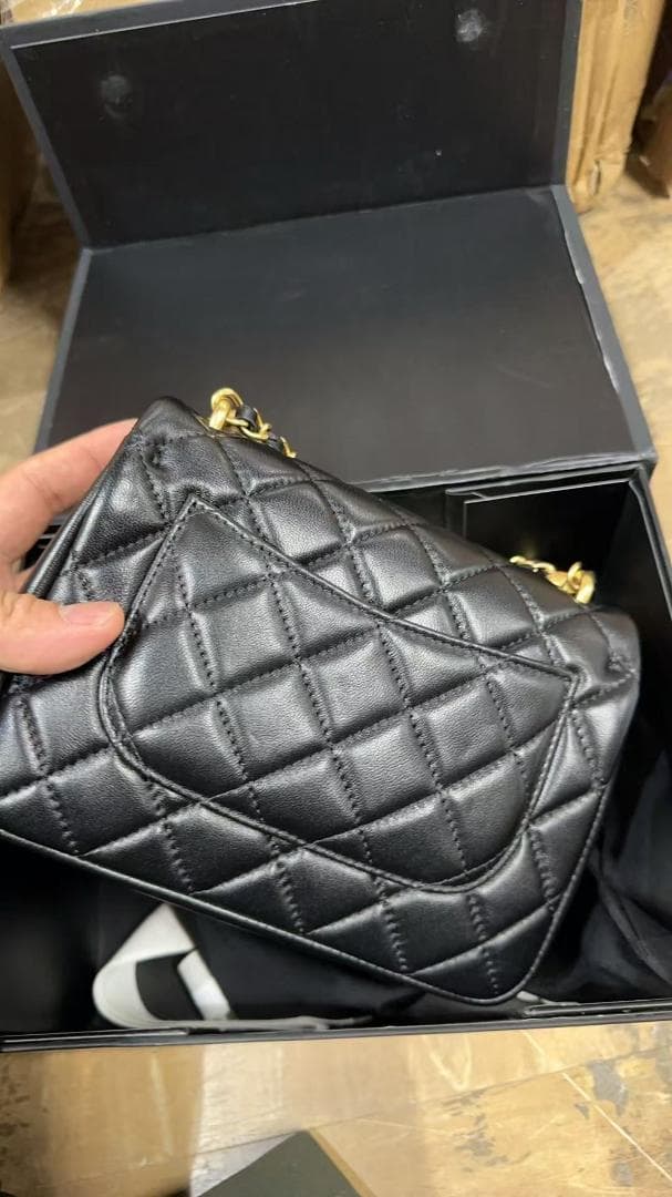 ブラック キルティング ショルダーバッグ