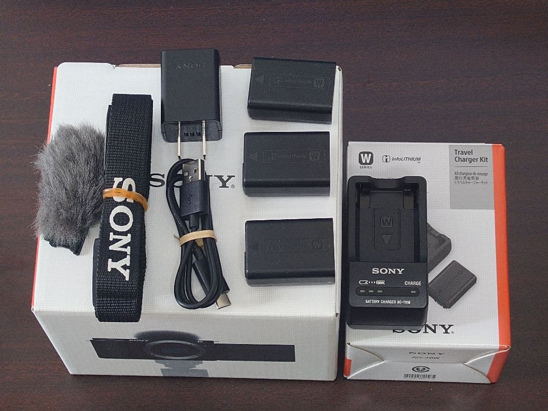 SONY vlogcam ZV-E10 ボディ　＋予備バッテリ、チャージキット