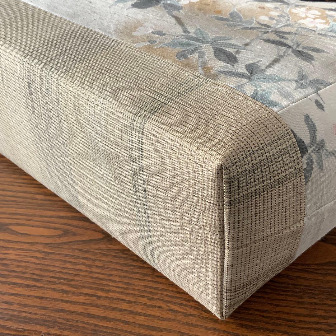 A4サイズ対応　紬帯　手描きの枝桜　リメイク　バンブーハンドルバッグ　ポーチ付き