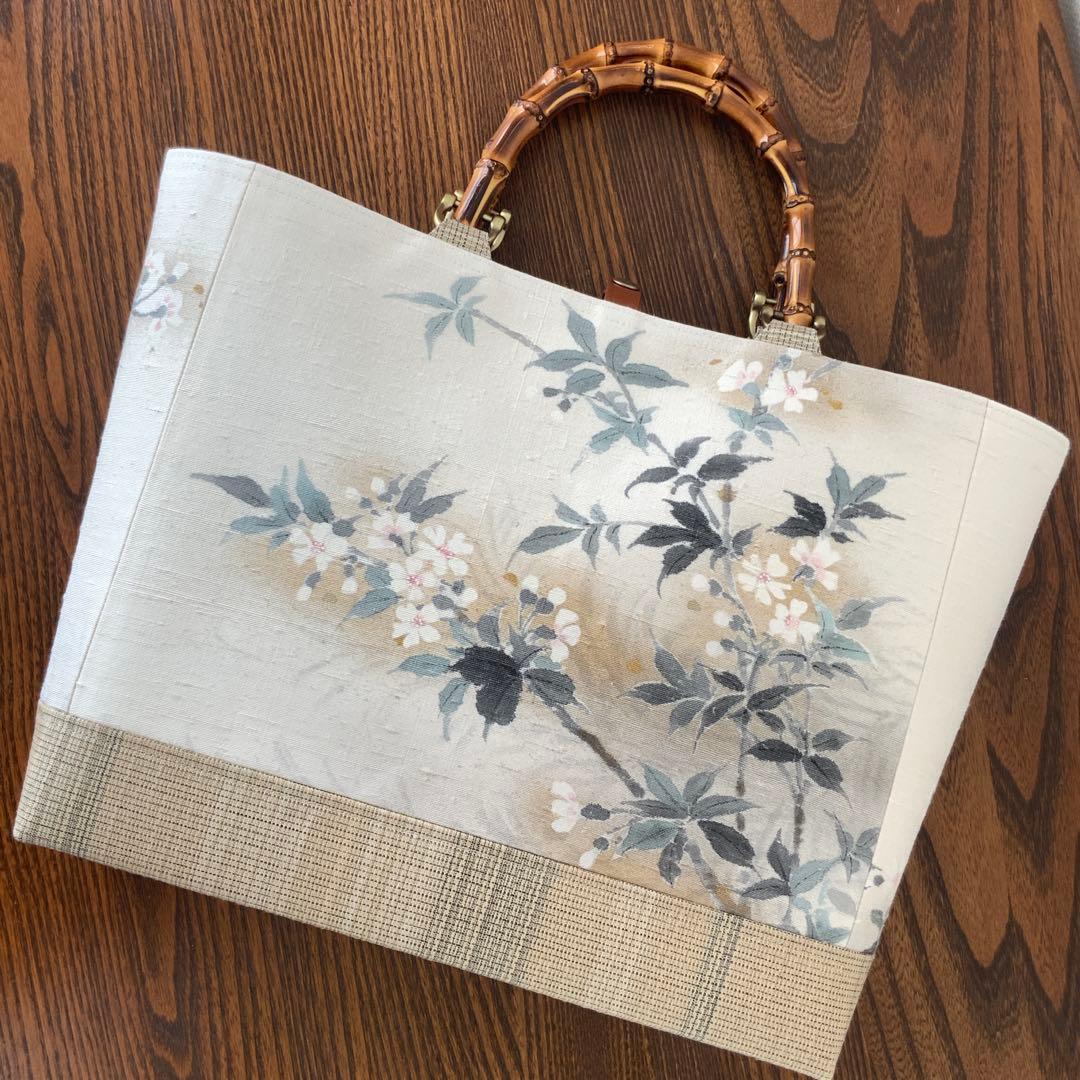 A4サイズ対応　紬帯　手描きの枝桜　リメイク　バンブーハンドルバッグ　ポーチ付き
