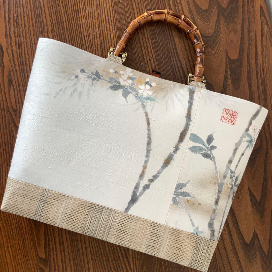 A4サイズ対応　紬帯　手描きの枝桜　リメイク　バンブーハンドルバッグ　ポーチ付き