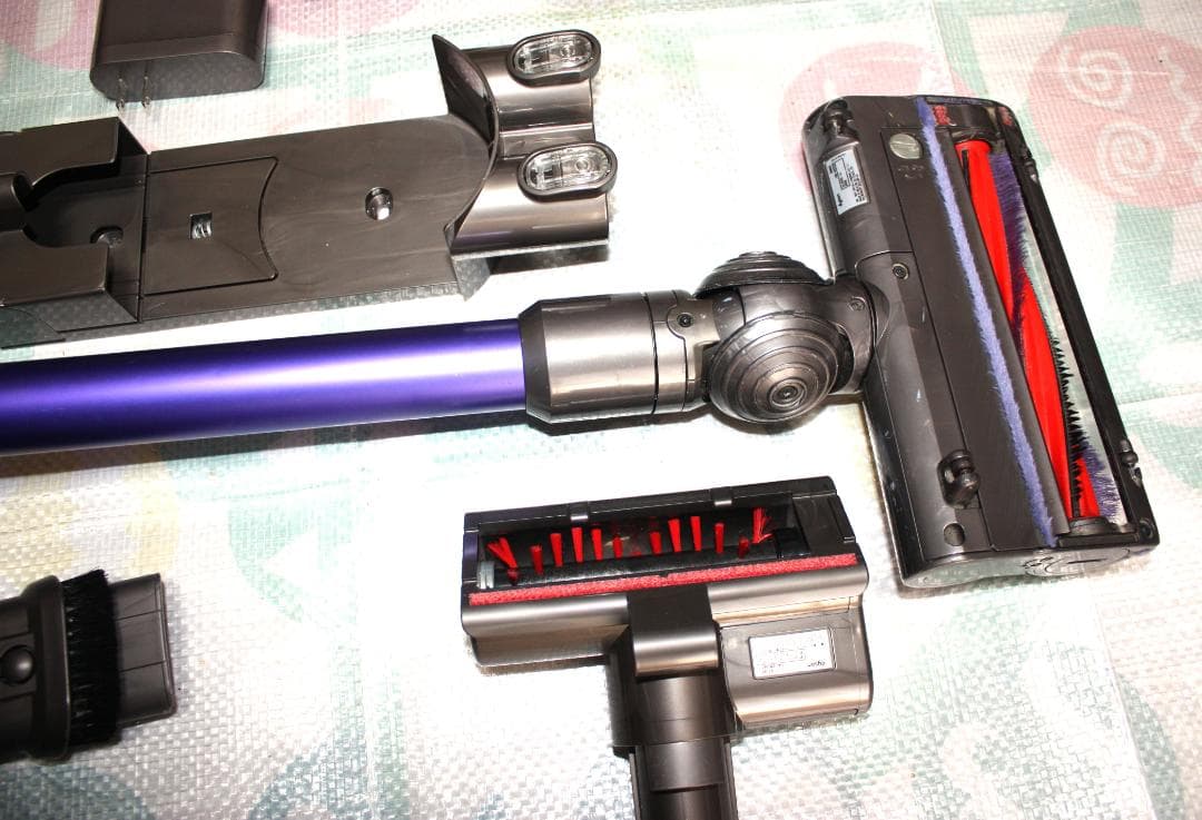 Dyson ダイソン コードレス掃除機 すぐに使えます‼️