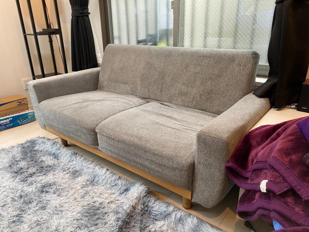 グレー 2人掛けソファ モダンデザイン