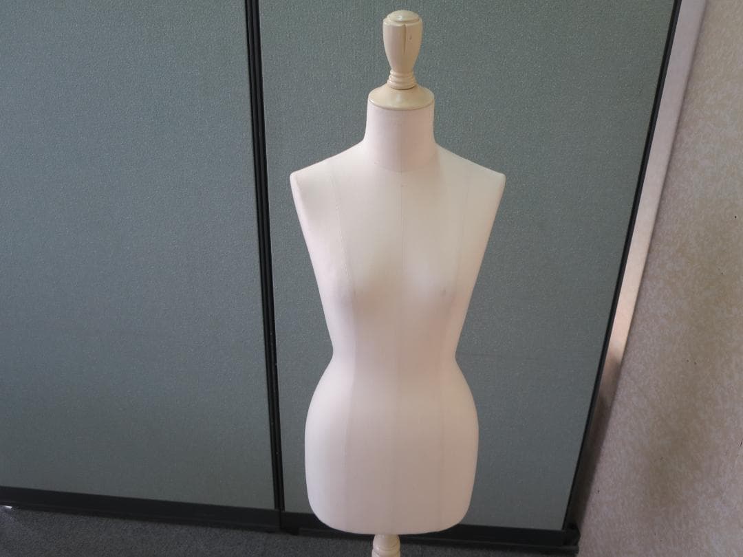 キイヤ　トルソー　レディース脚付き　高さ調整可能