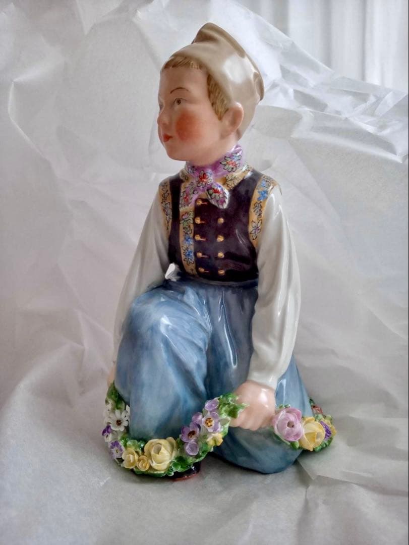 尚　　ロイヤルコペンハーゲン　フィギュリン　陶器人形　民族衣装シリーズ