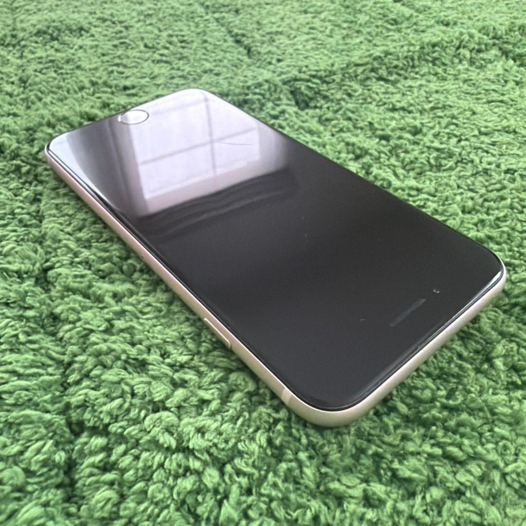 Apple iPhone SE (第3世代) 128GB スターライト本体