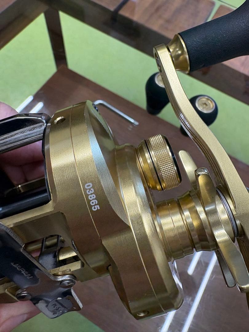 カルカッタコンクエスト400 & DRTバリアルハンドル117 ゴールド