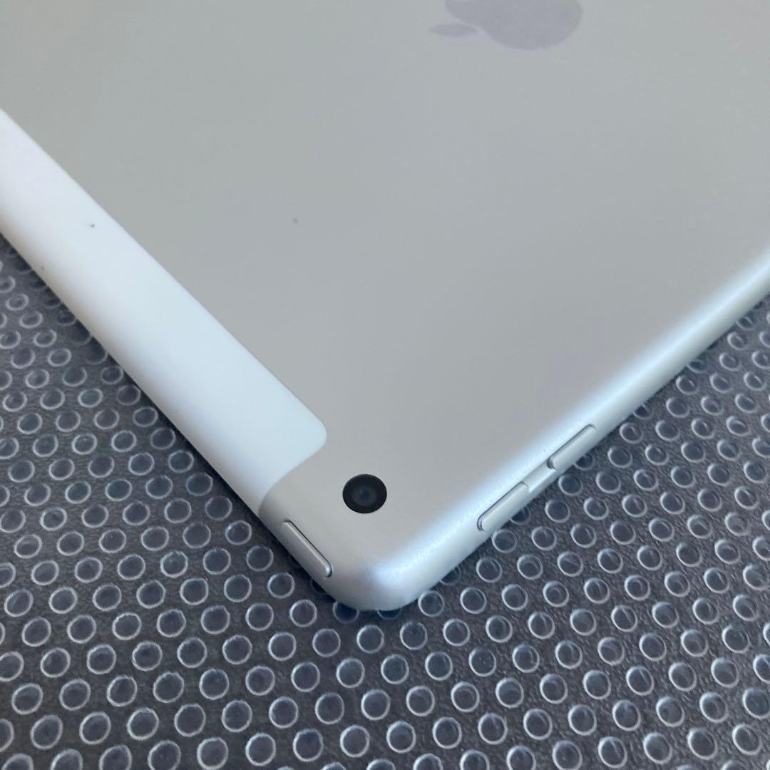 3187 電池最良好☆比較的美品☆iPad5 第5世代 32GB SIMフリー☆