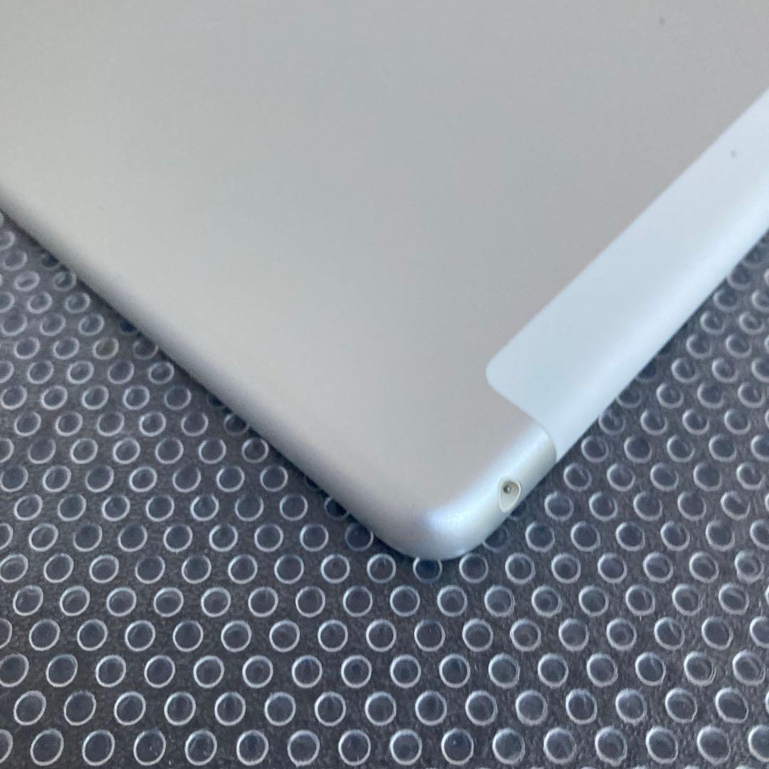 3187 電池最良好☆比較的美品☆iPad5 第5世代 32GB SIMフリー☆