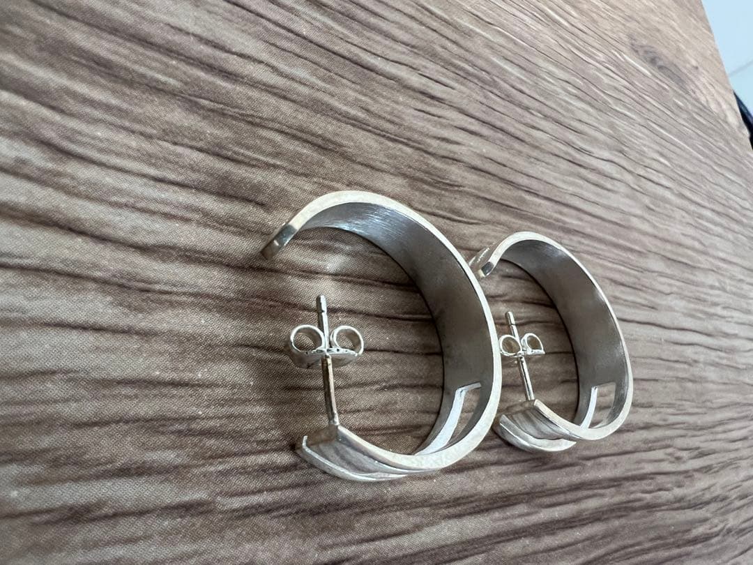 【値下げしました】GUCCI シルバーフープピアス　箱、収納袋付き