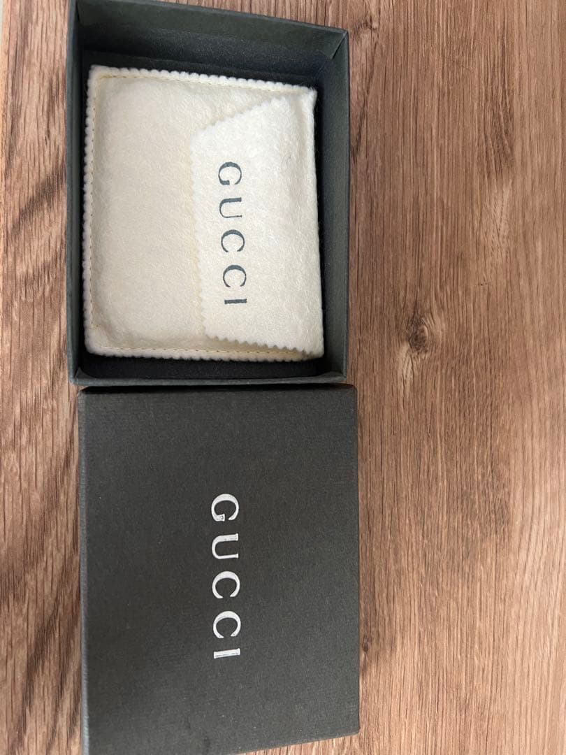 【値下げしました】GUCCI シルバーフープピアス　箱、収納袋付き