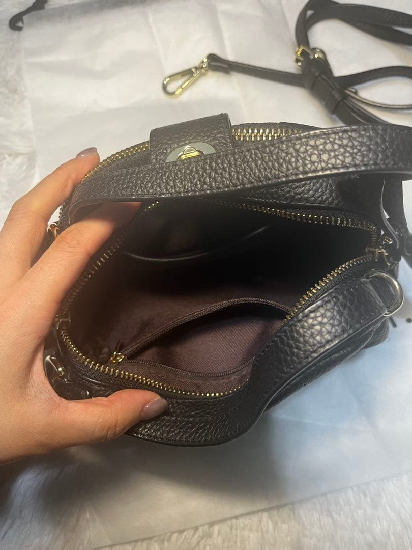 【美品】ヘイニ　ベイビーロシェ　ショルダーバッグ　本革　黒　金具金