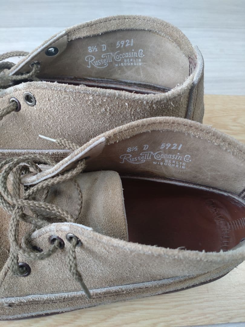 ベージュ スエード ラッセルモカシン シューズ