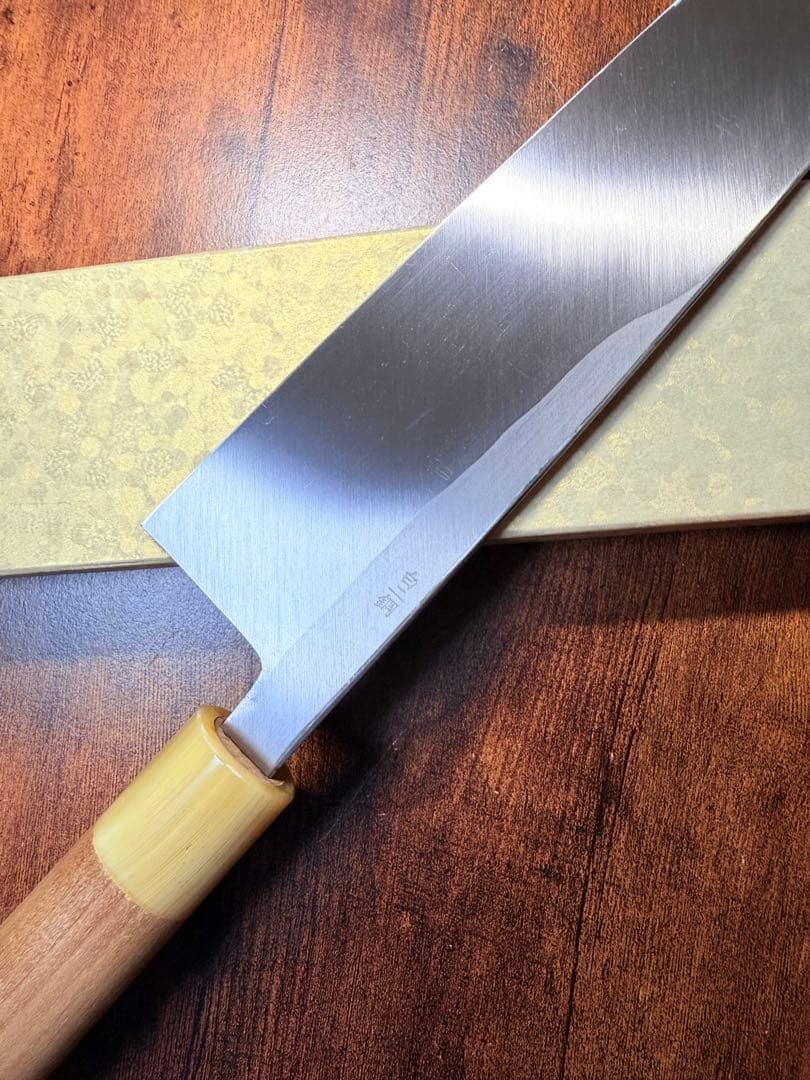 【堺打刃物】身卸 出刃　白ニ鋼　包丁　9寸　水牛角柄