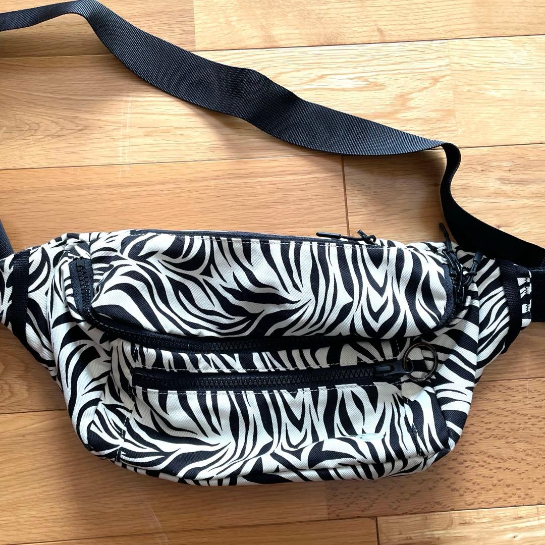 グスケット365抱っこ紐Plus【抱っこ紐+バッグ】ゼブラ