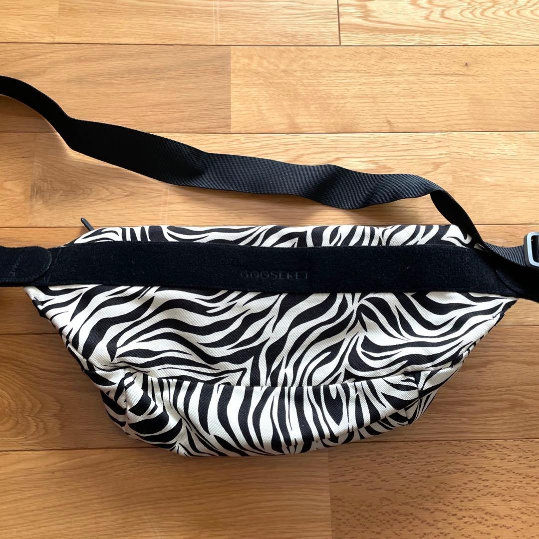 グスケット365抱っこ紐Plus【抱っこ紐+バッグ】ゼブラ