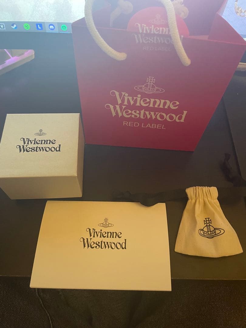 VivienneWestwood 25ss　ALBANE SMALL ピアス