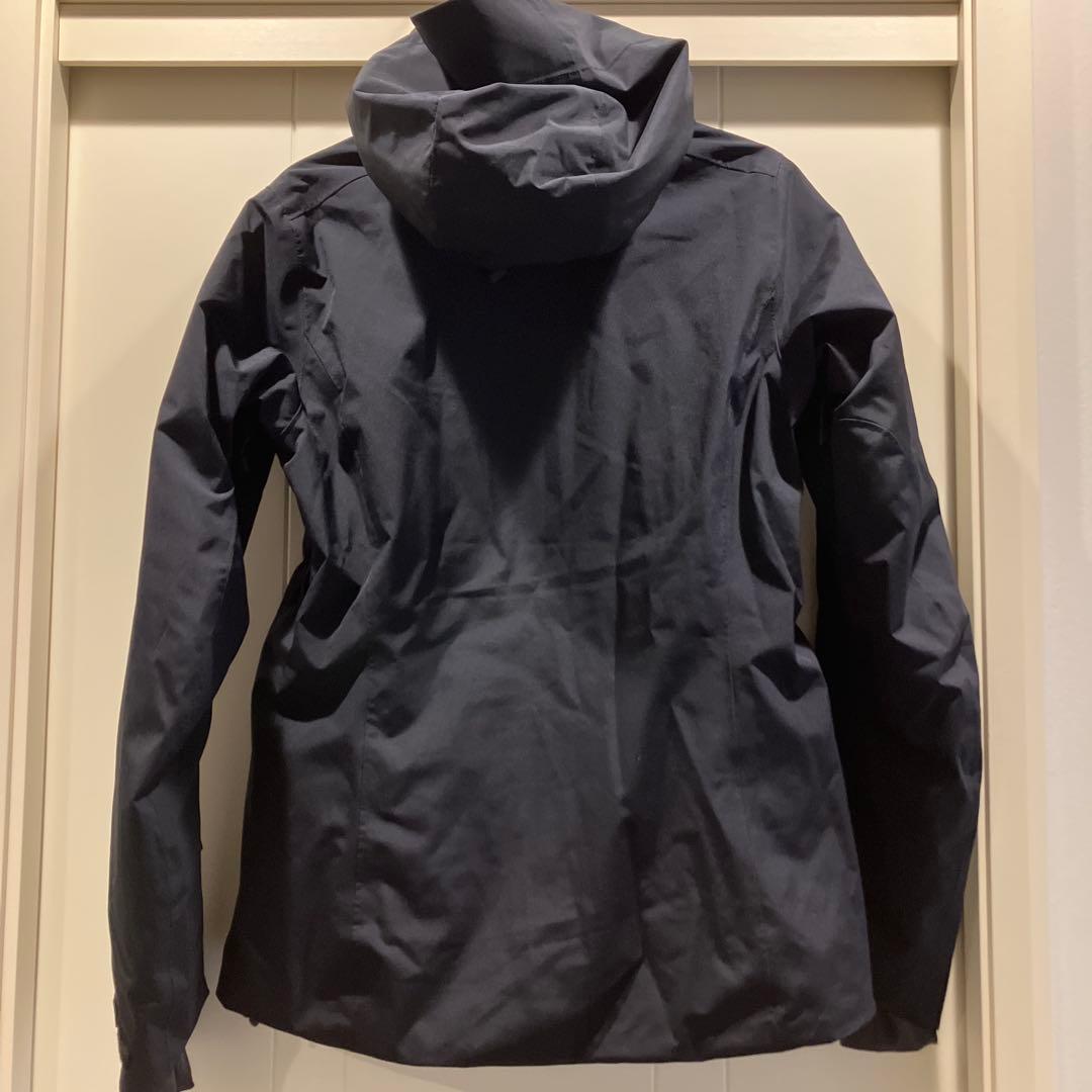 ピークパフォーマンスアニマジャケットとミレー MILLET ナロ II パンツ