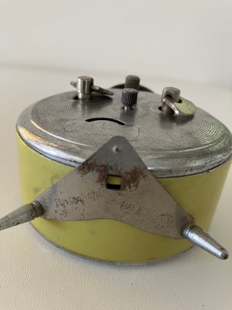 東ドイツ　　アナログ　ゼンマイ式　目覚まし時計　ruhla ビンテージ