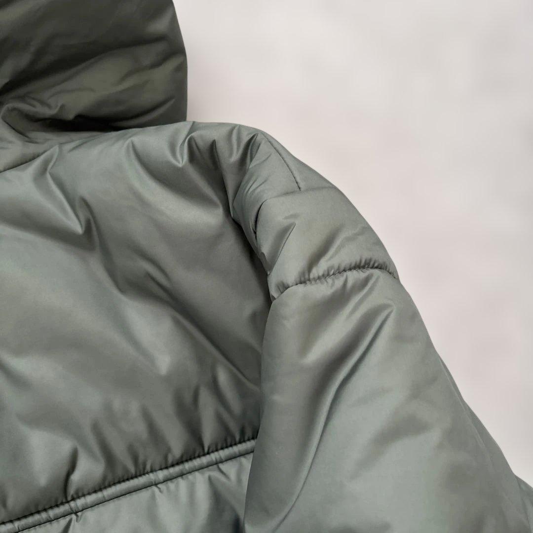 HELLY HANSEN アウター　ダウン　Mサイズ