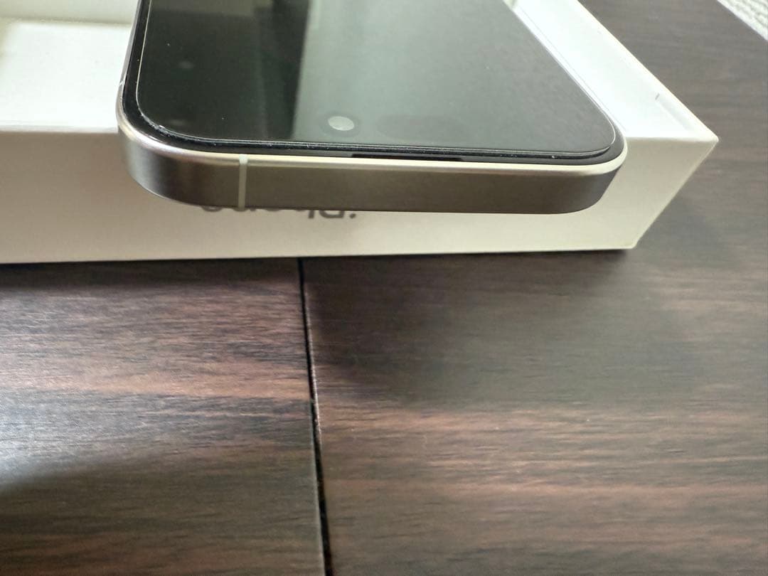 【訳あり】Apple iPhone 15Pro ホワイトチタニウム（ケース付き）