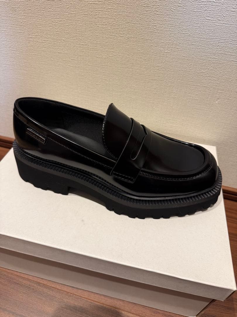 CHARLES & KEITH カバードリッジソール ローファー 38