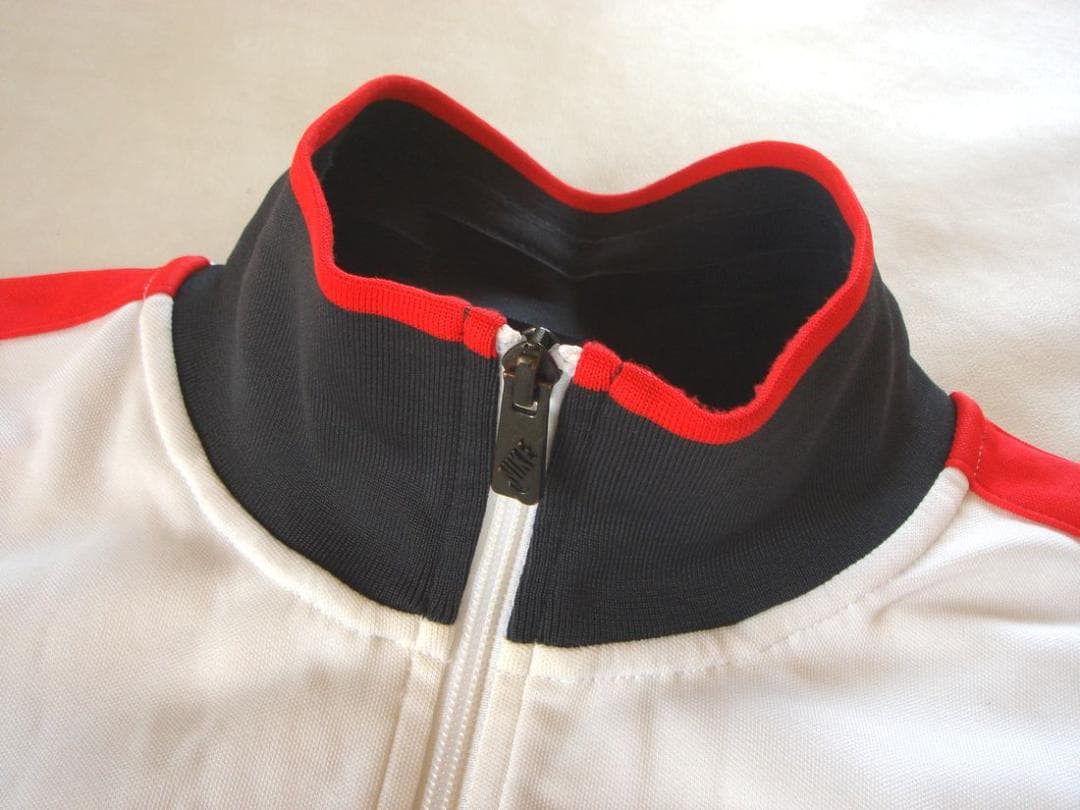 マンチェスターユナイテッド NIKE トラックジャケット