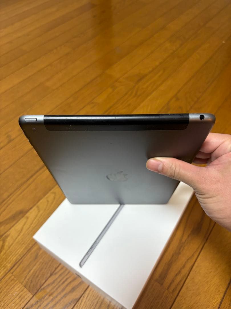 Apple Ipad 第8世代 SIM フリー、バテッリー容量94%