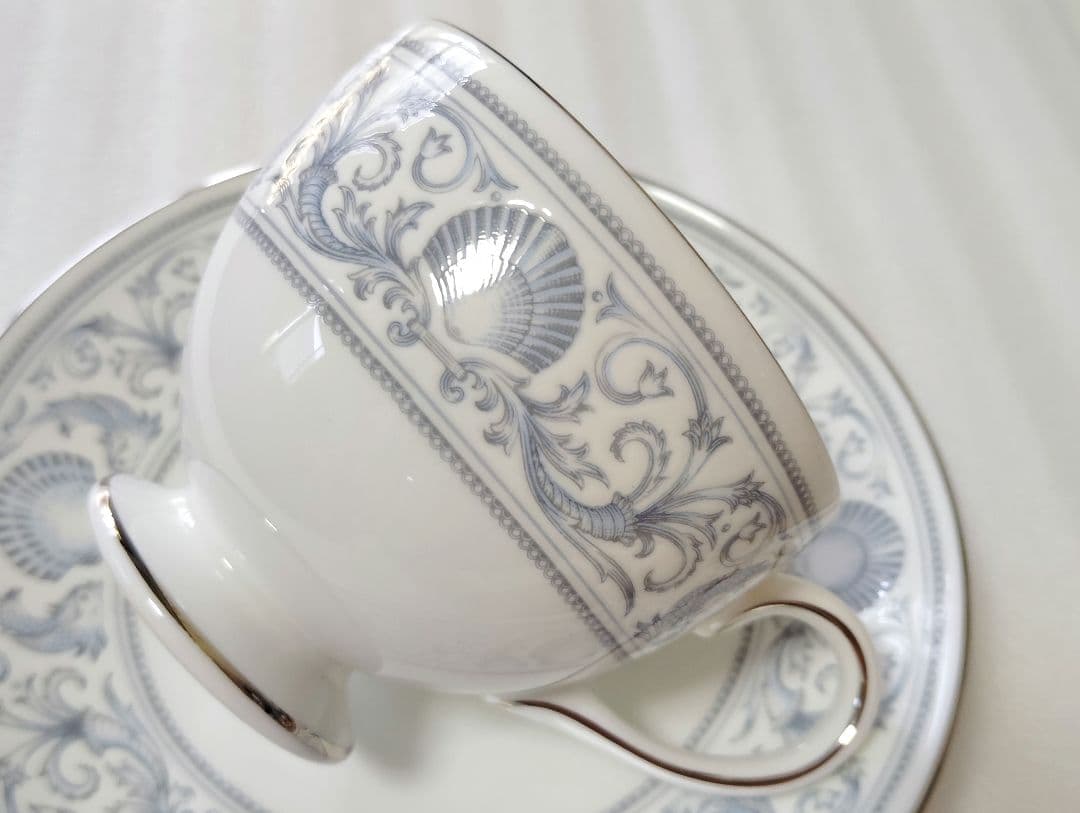 ウェッジウッド　ドルフィンホワイト　希少　ティーポットとカップ＆ソーサー　1客