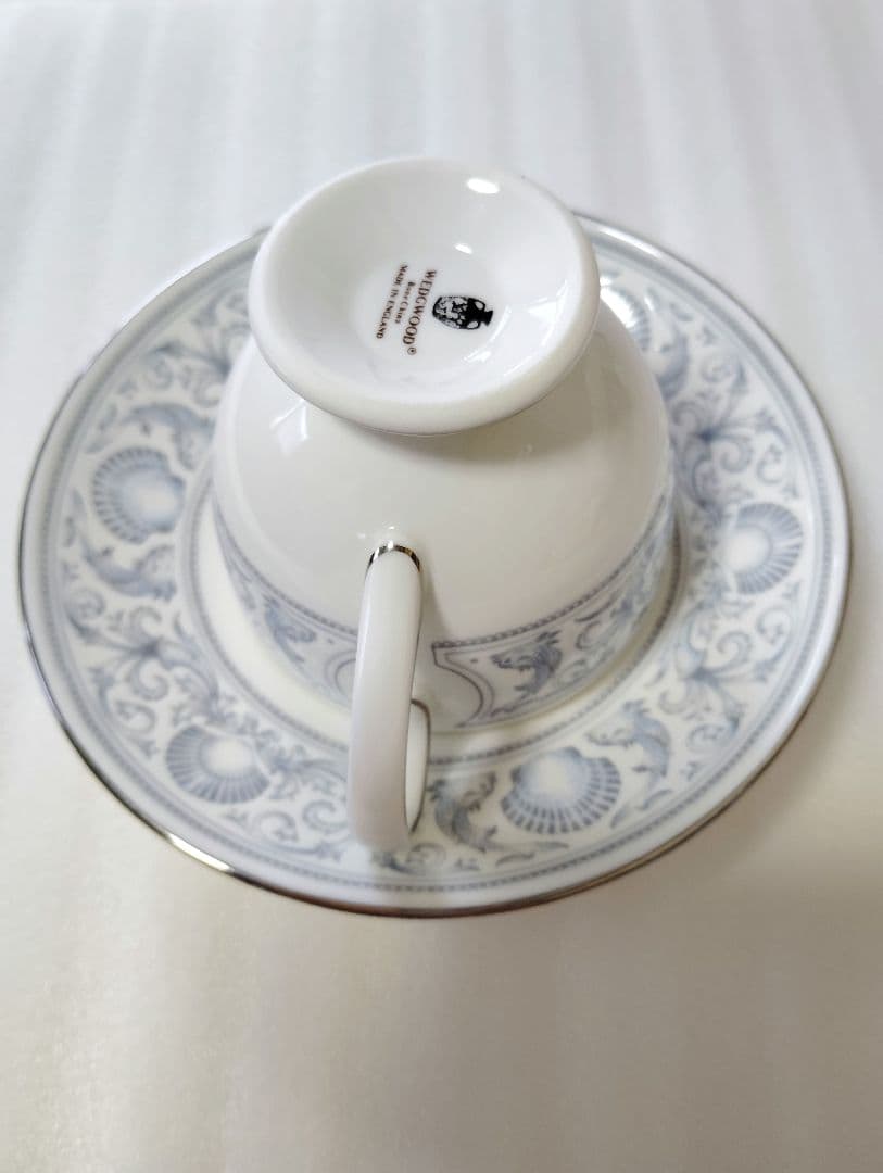 ウェッジウッド　ドルフィンホワイト　希少　ティーポットとカップ＆ソーサー　1客