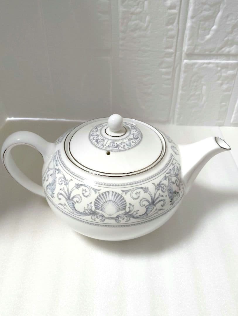 ウェッジウッド　ドルフィンホワイト　希少　ティーポットとカップ＆ソーサー　1客