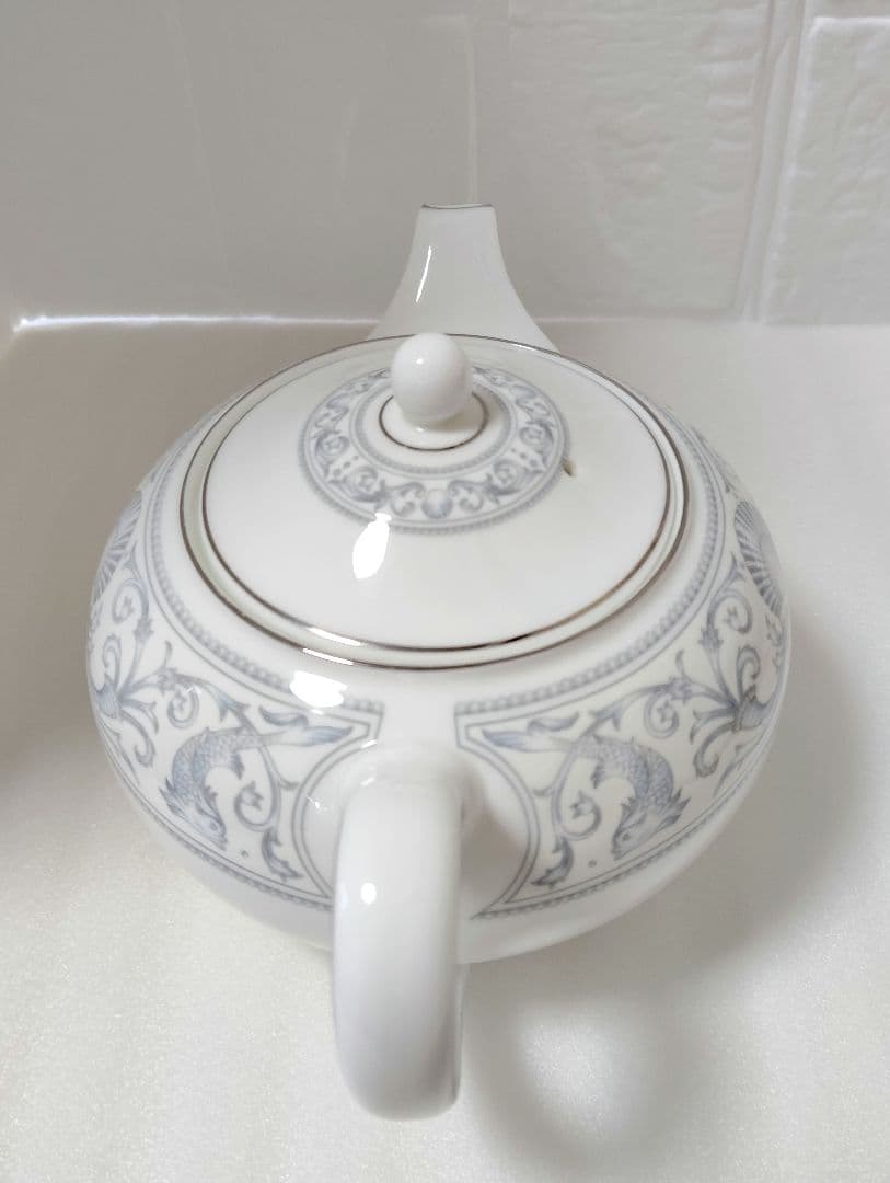 ウェッジウッド　ドルフィンホワイト　希少　ティーポットとカップ＆ソーサー　1客