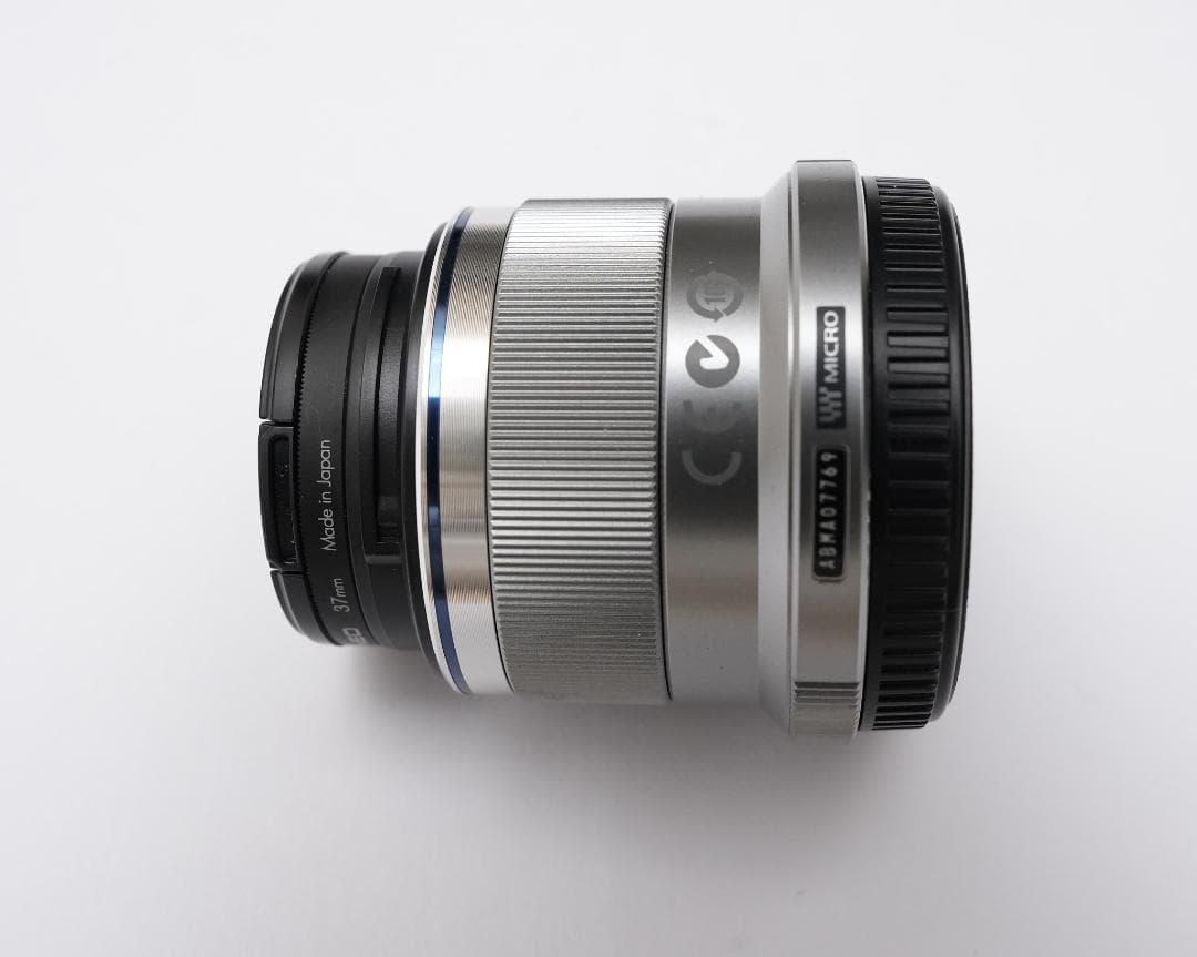 OLYMPUS M.ZUIKO DIGITAL 45mm f1.8　シルバー