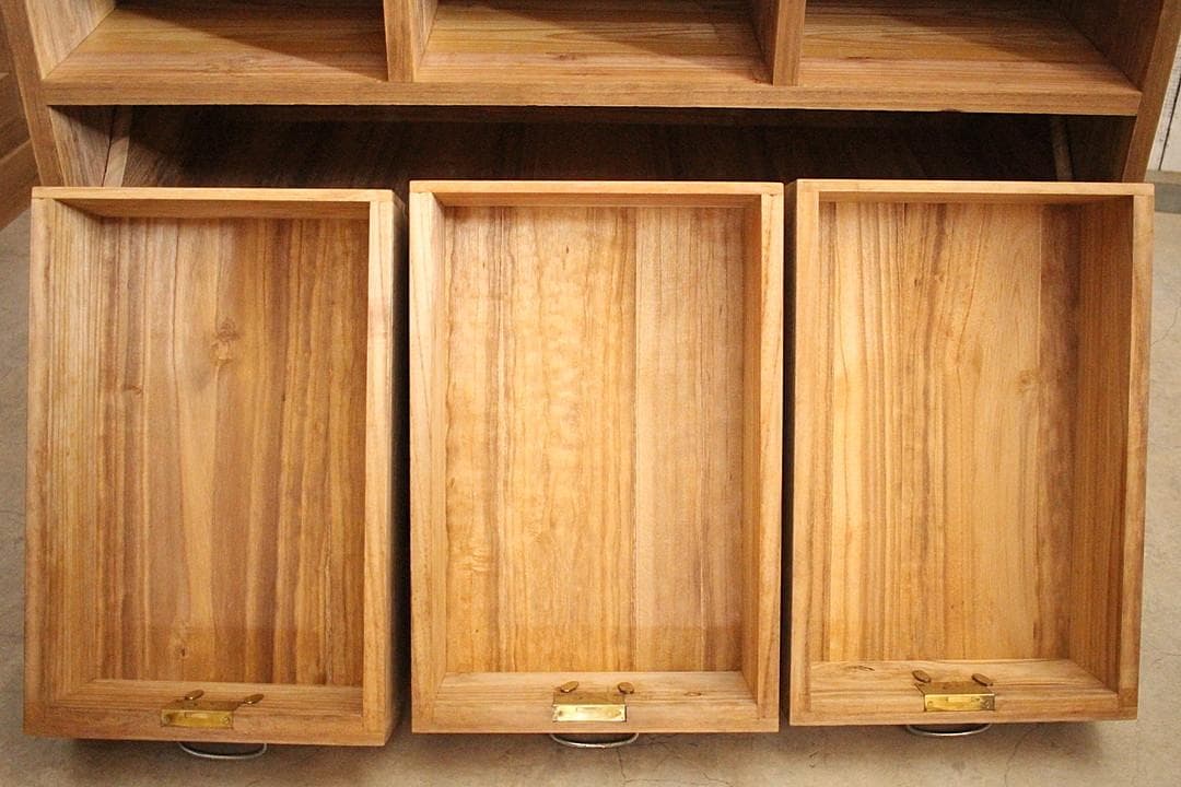 古い木製の引き出し5杯　チェスト　食器棚　古家具　古民家　時代家具